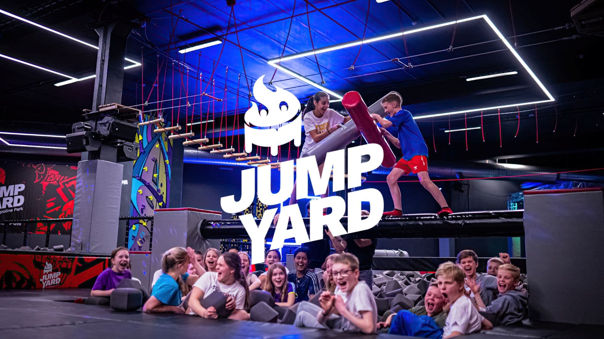 Barn har kul på JumpYard trampolinpark